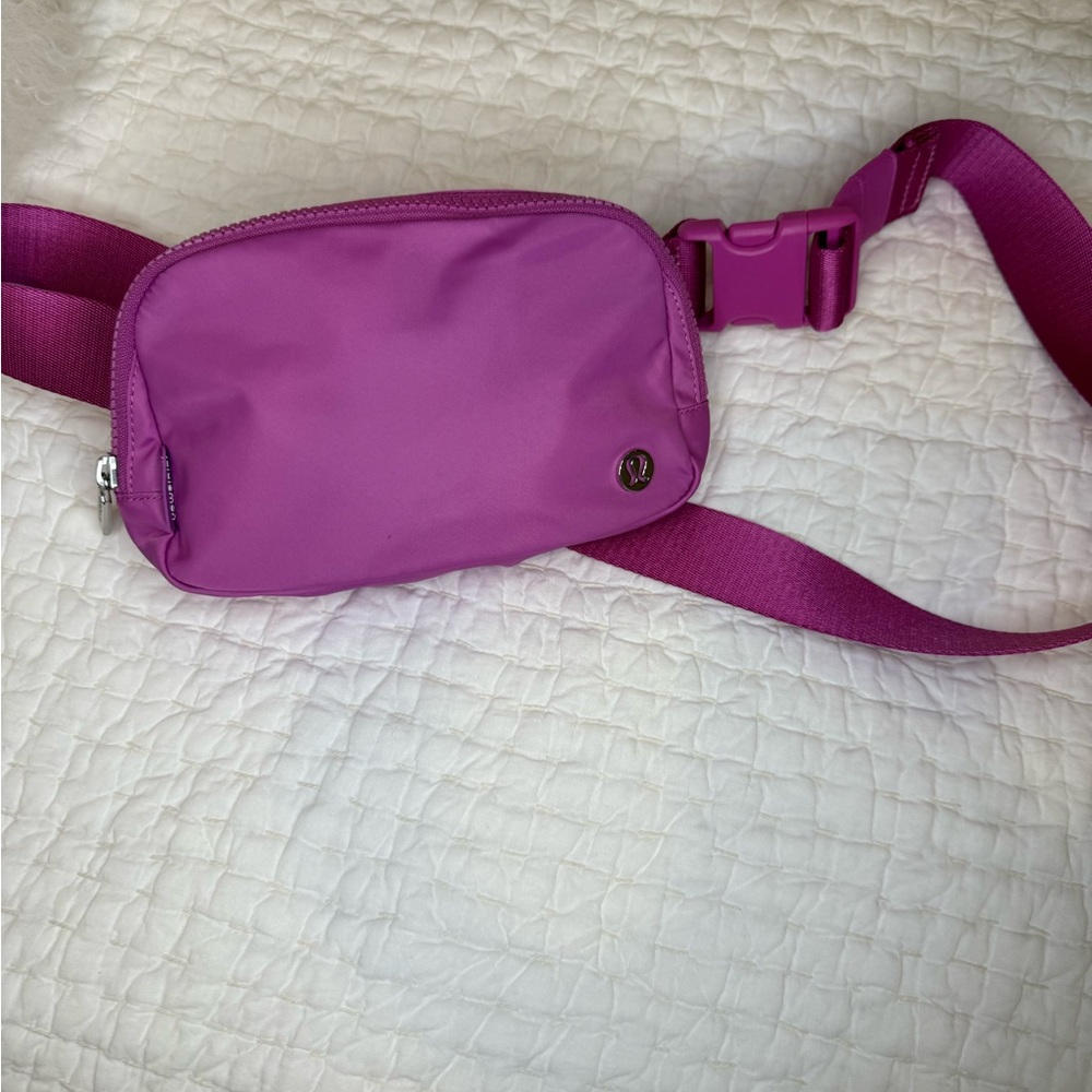 Everywhere Belt Bag - Pow Pink Tone NWOT - Picture 2 of 5